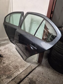 Predám zadné dvere na Škoda Octavia II 2 sedan - 9153 - - 4