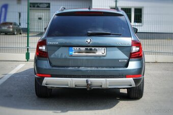 Škoda Octavia Combi 2.0 TDI Scout DSG 4x4 - 4