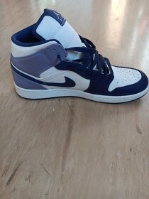 Nike - Air Jordan 1 Mid - 4