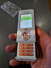 Sony  Ericsson W580i - 4