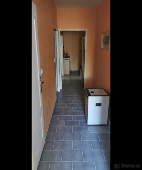 Predám 3 izbový byt Lipník aj s garážou hneď pri činžiaku - 4