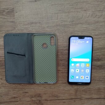 Mobilný telefón Huawei P20 LITE - 4