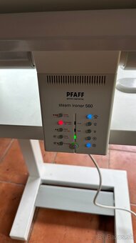 Predam profi mangel žehlička Pfaff 560 s naparovanim pradl - 4
