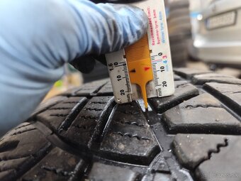 Predám celoročné pneumatiky 235/55R18 - 4