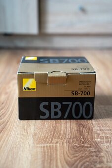Blesk Nikon - SB700 - 4