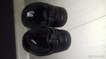 Nike 32; Adidas 31 REZERVÁCIA - 4