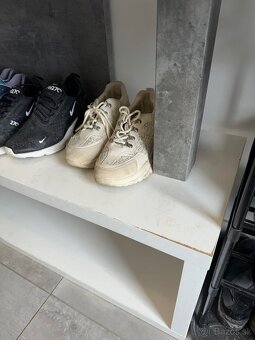 Predám moderný botník / policovú skrinku - 4