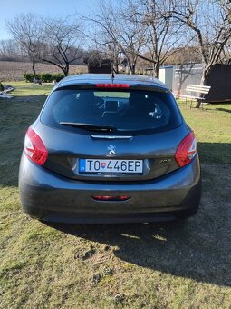 Predám Peugeot 208 1,2benzin - 4