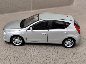 Predám tento Kovový model.Hyundai i30 - 4