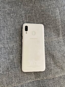 Samsung Galaxy A20e (plne funkčný) - 4