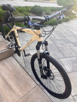 Biely horský bicykel. - 4