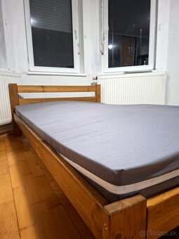 Predávam posteľ v cene zahrnutý rošt aj matrac. - 4