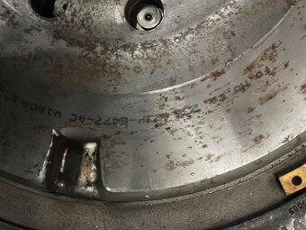 Predam zotrvacnik a spojkovu sadu - 4