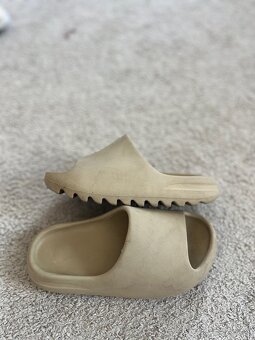 Yeezy slides - 4