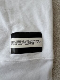 Calvin Klein mikina - 4
