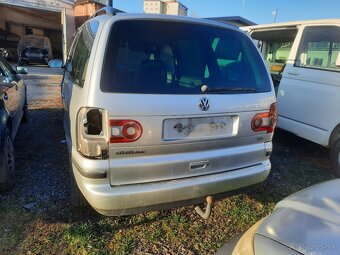 Rozpredam Volkswagen Sharan 1,9 tdi 85kw AUY,strieborna - 4