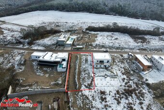 BartanusReality - Na predaj pozemok o rozlohe 907m2 pre výst - 4