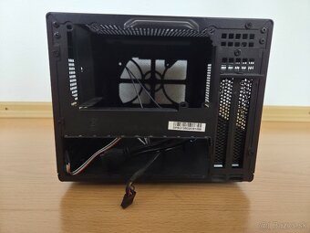 Predám PC skrinku SilverStone SG13 (čierna) - 4