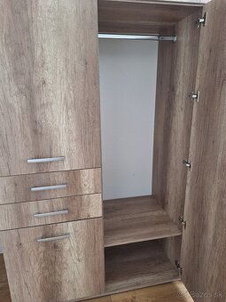 Predám nábytok do detskej izby – skriňa, komoda, stolík - 4