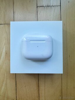 Predám AirPods 3 - 4