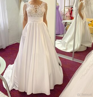 Saténové svadobné šaty zo salónu - 4