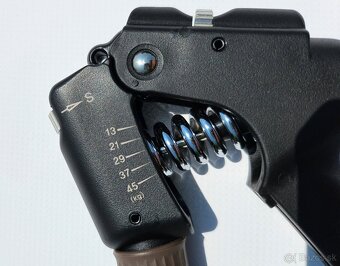 GD GRIP PRO (hnedý) - posilňovač úchopu ruky, zápästia a prs - 4