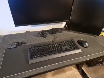 Razer Cynosa V2 + Razer Goliathus Extended Chroma - 4