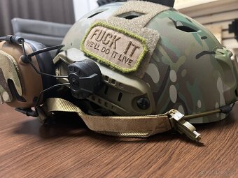 Predám dummy helmu Multicam + Earmor - 4