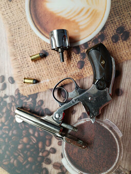 Smith & Wesson Safety Hammerless .32 SW, US patent 1885 - 4