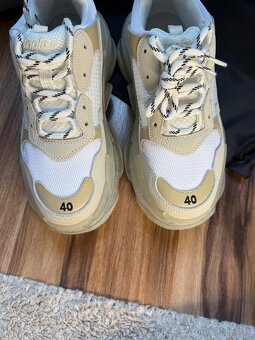 Balenciaga - 4