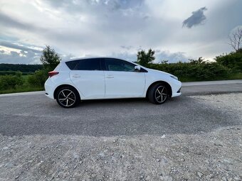 PREDAM TOYOTU AURIS 1,6 97kw 2017 - 4