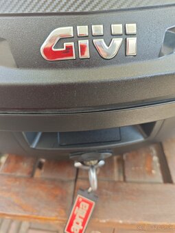 Kufor Givi 47L - 4