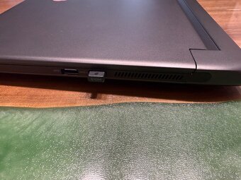 Alienware m15 Ryzen Edition R5 - 4