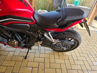 Honda CBR650R 2022 v TP 35kW - 4