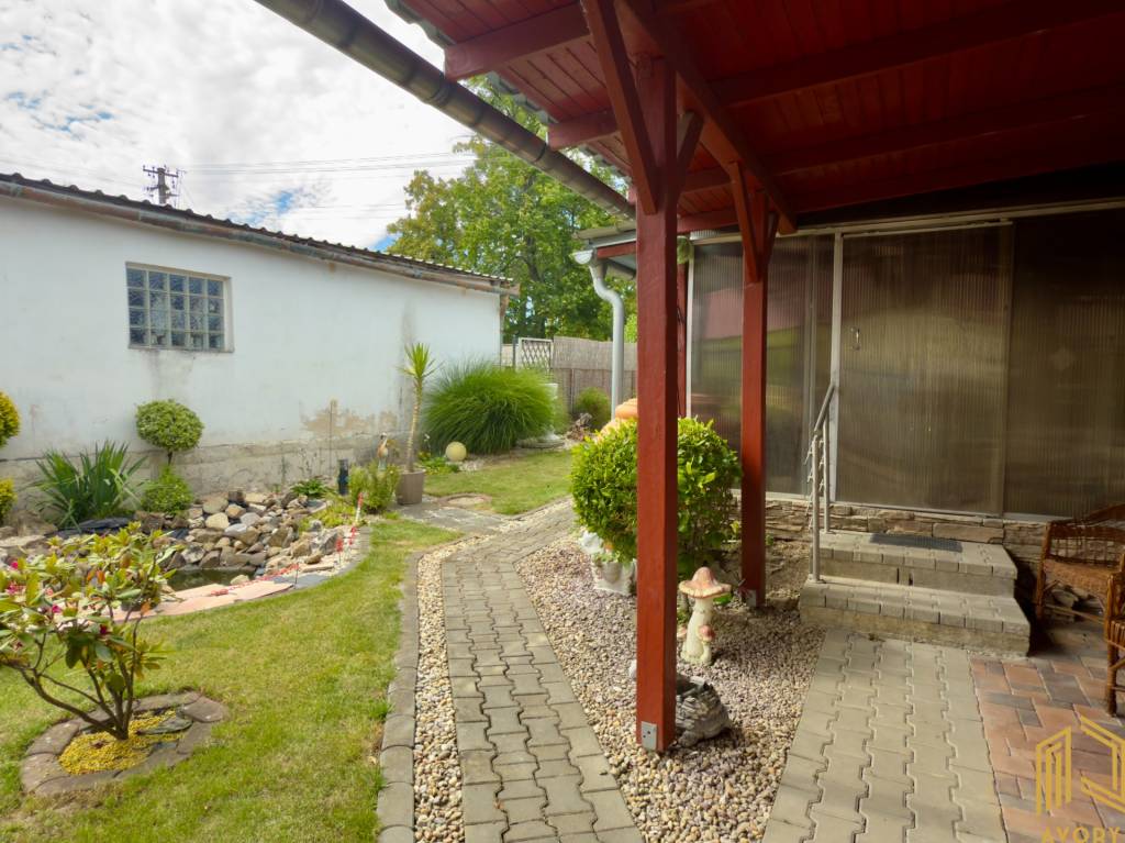 DOM S BYTOM (BÝVALÁ PREDAJŃA), POZEMOK 400m2, KOVÁLOV - 5