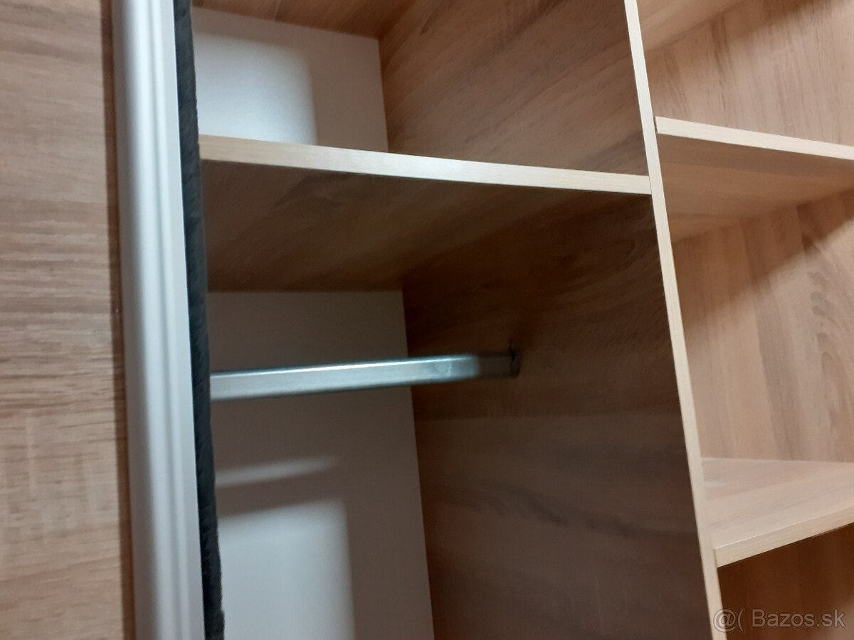 Šatníková skriňa s posuvnými dverami a zrkadlom - TOP STAV - 5