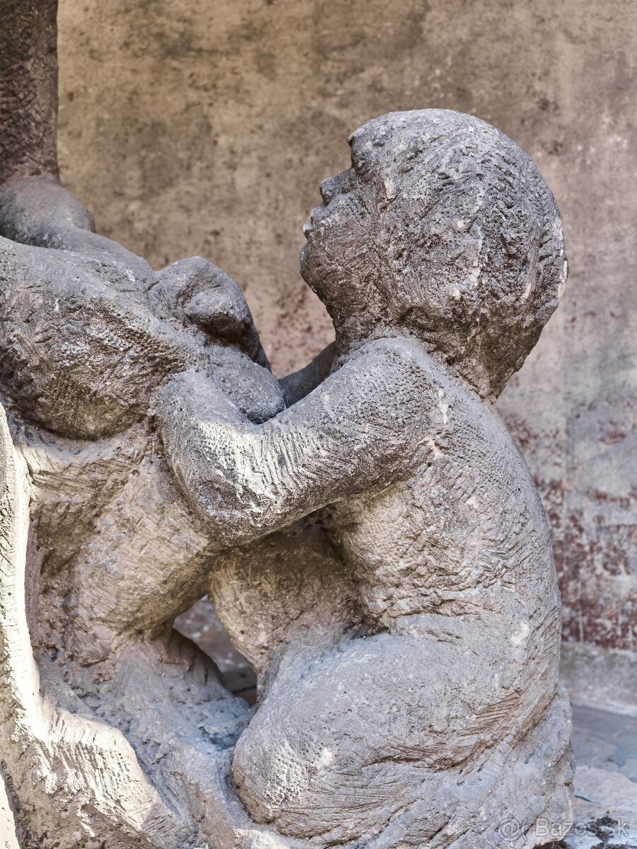 Obrie pieskovcové súsošie „Matka s dieťaťom” z obdobia prvej - 5