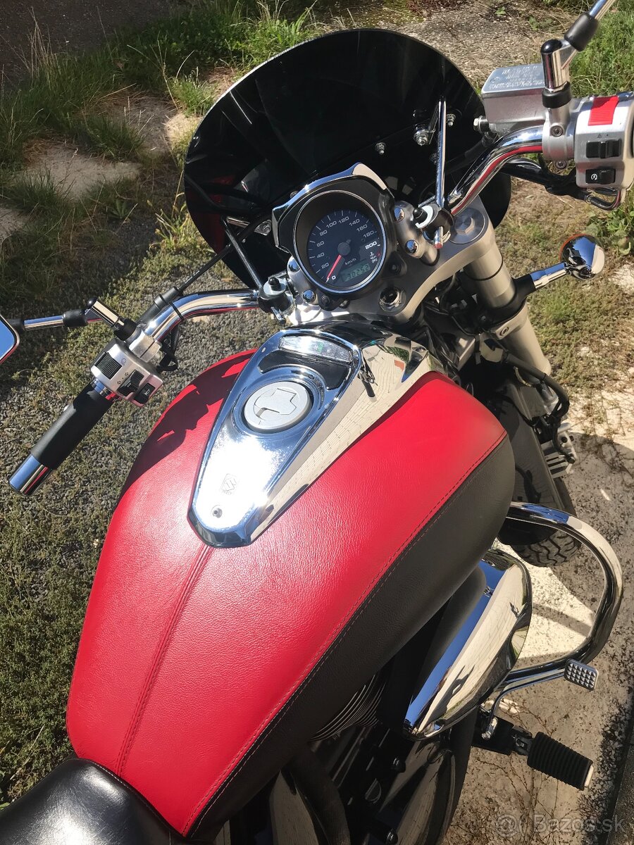 Suzuki Intruder 800M - 5