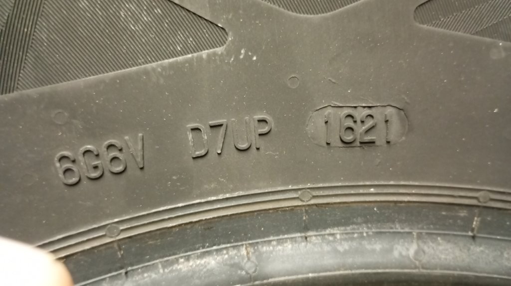 Predam letne pneu 3ks Continental 215_65_R16 - 5