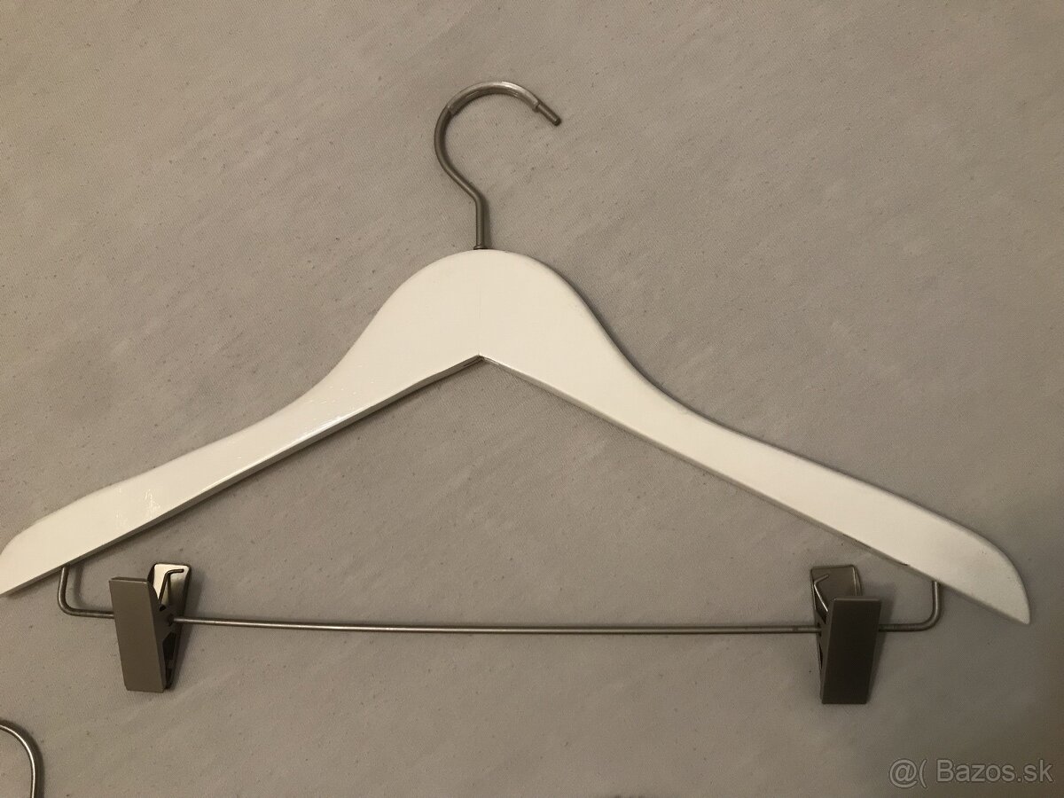 Profi 🇫🇷 vešiaky z masívu pre obchod– Luxusná kvalita (Biele - 5