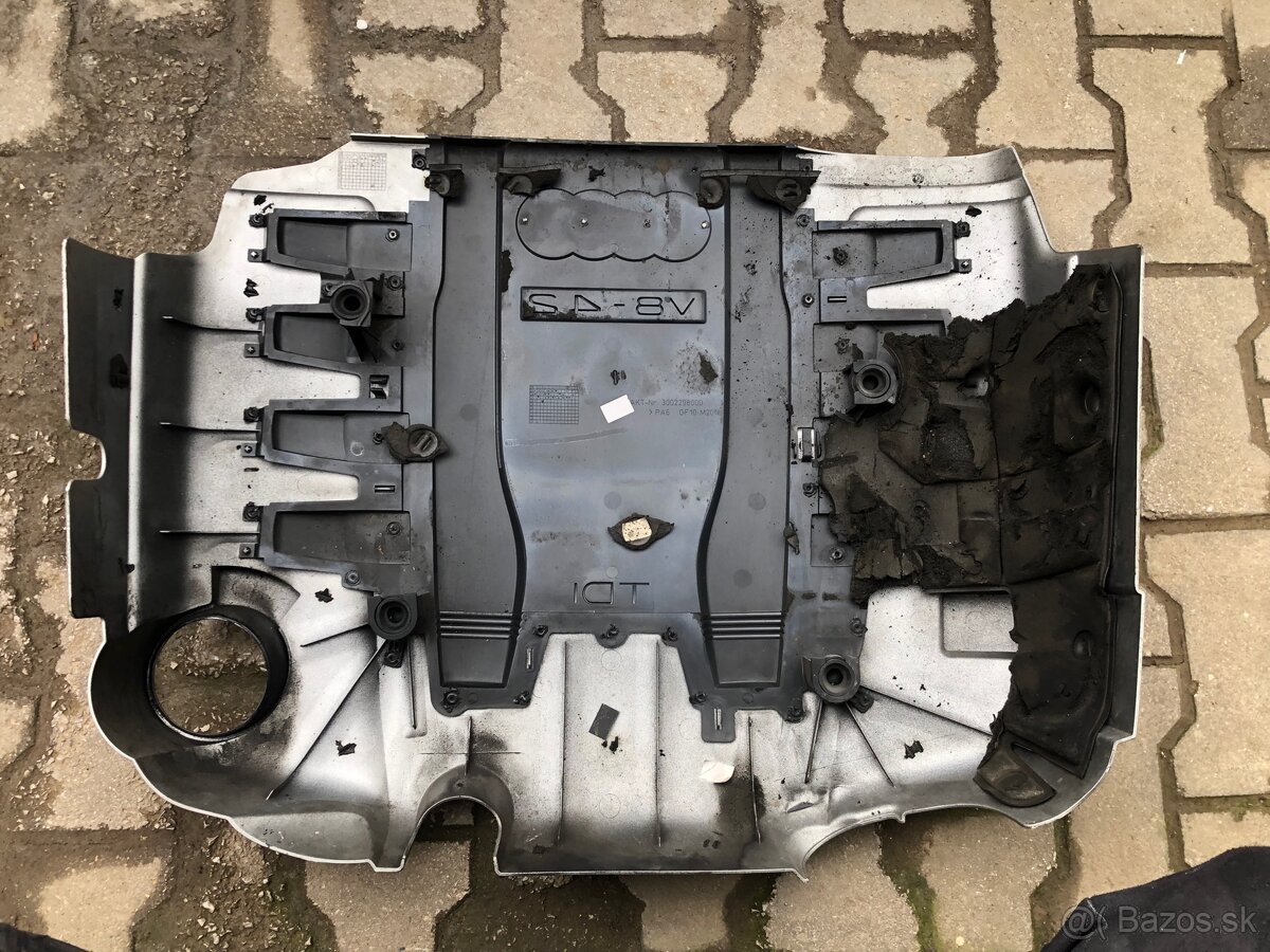 AUDI Q7 - Kryt motora 4.2 TDI V8 - 5