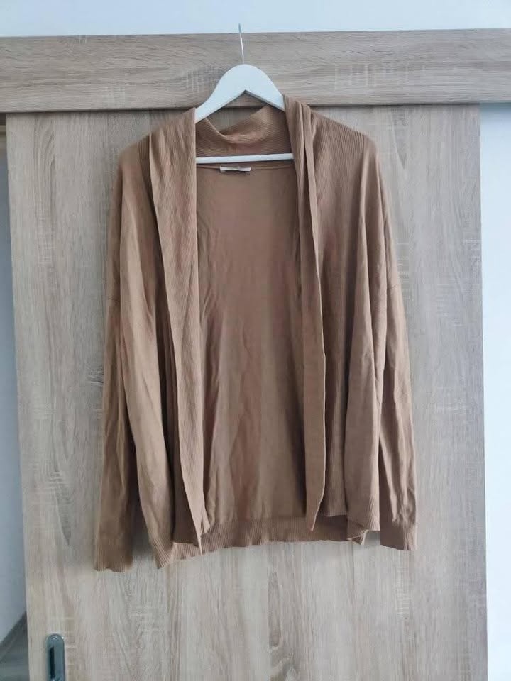 pletené šaty, mikina, hnedý cardigan, kabelka - 5