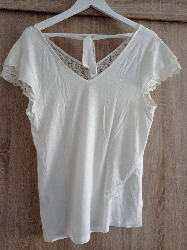 čierna sukňa, biela blúzka, čierna blúzka, tričko s čipkou - 5