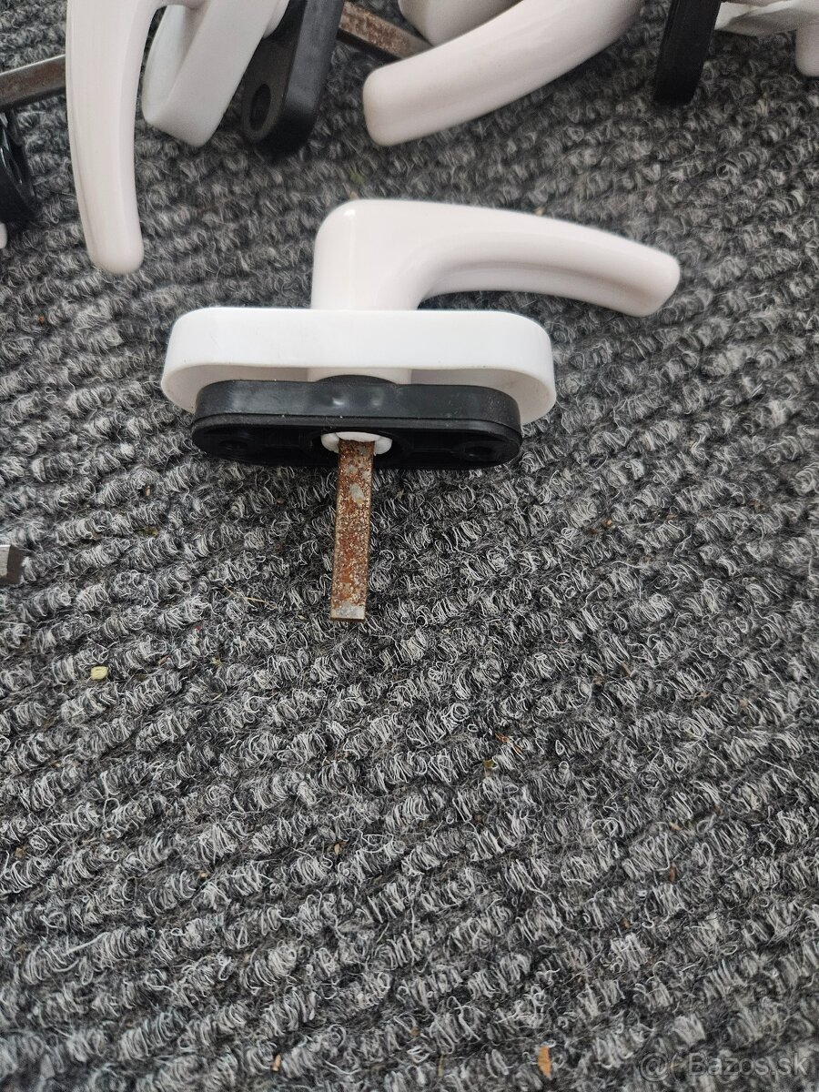 Kľučka na okná - plastová biela - 32ks - 5