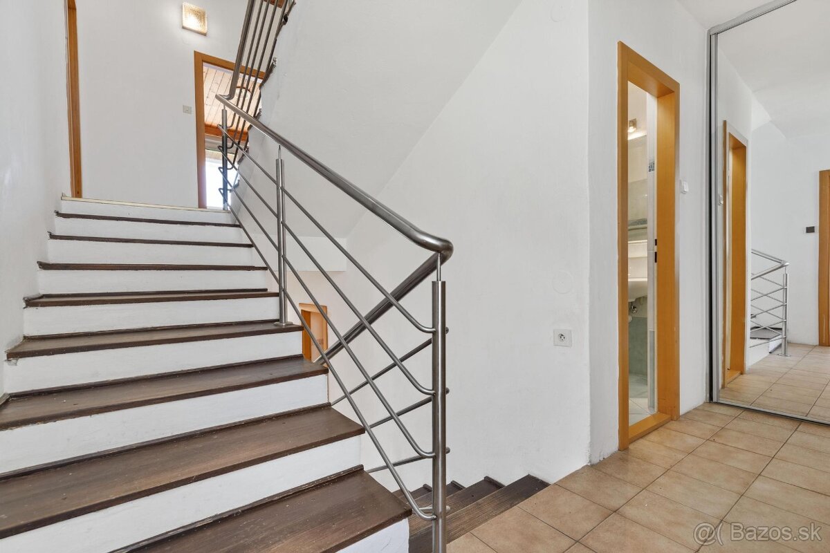 5 IZB.RODINNÝ DOM S ÚŽASNÝM VÝHĽADOM, GARÁŽ,TICHÉ PROSTREDIE - 5