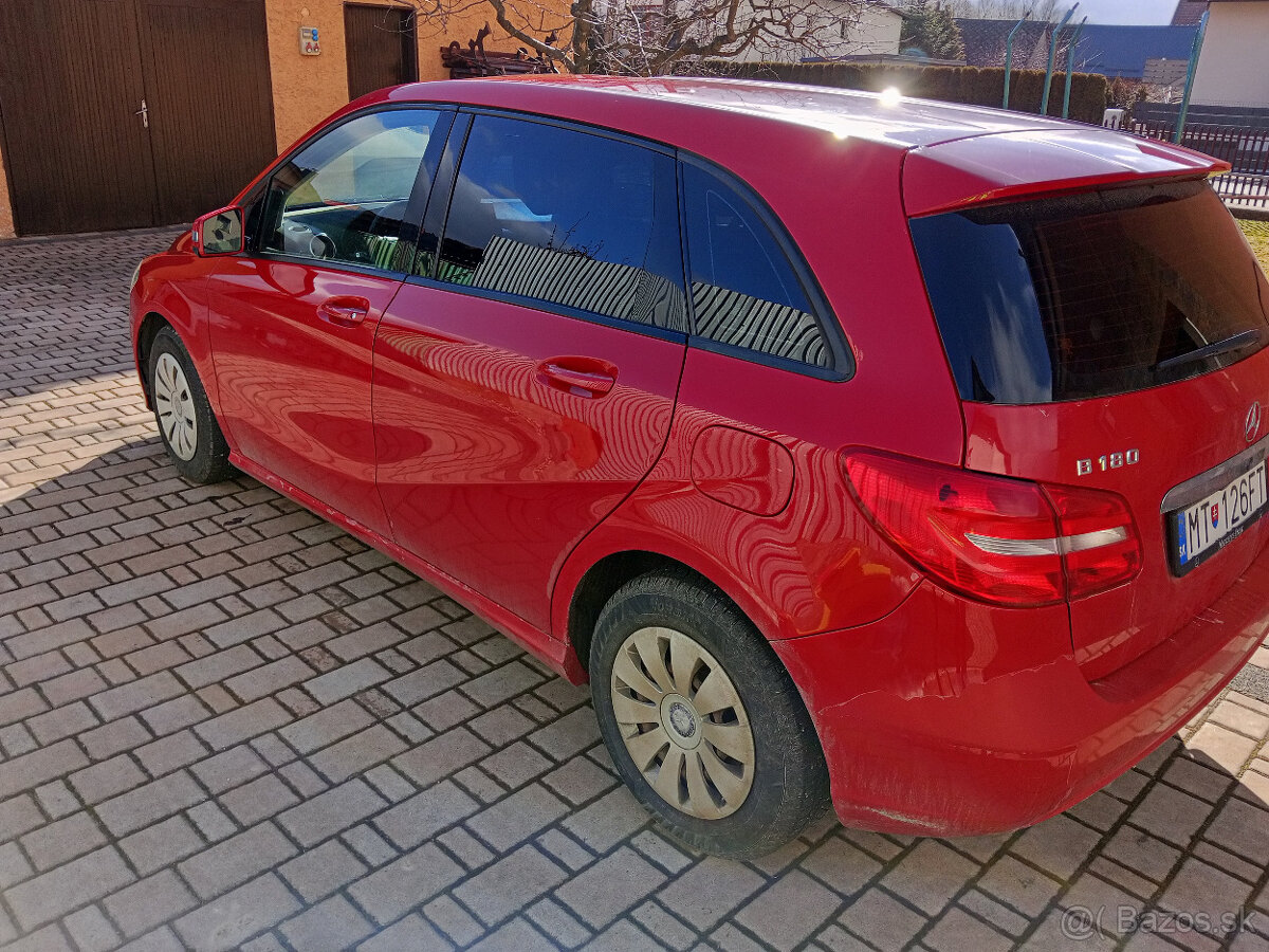 Mercedes-Benz trieda B180 - 5