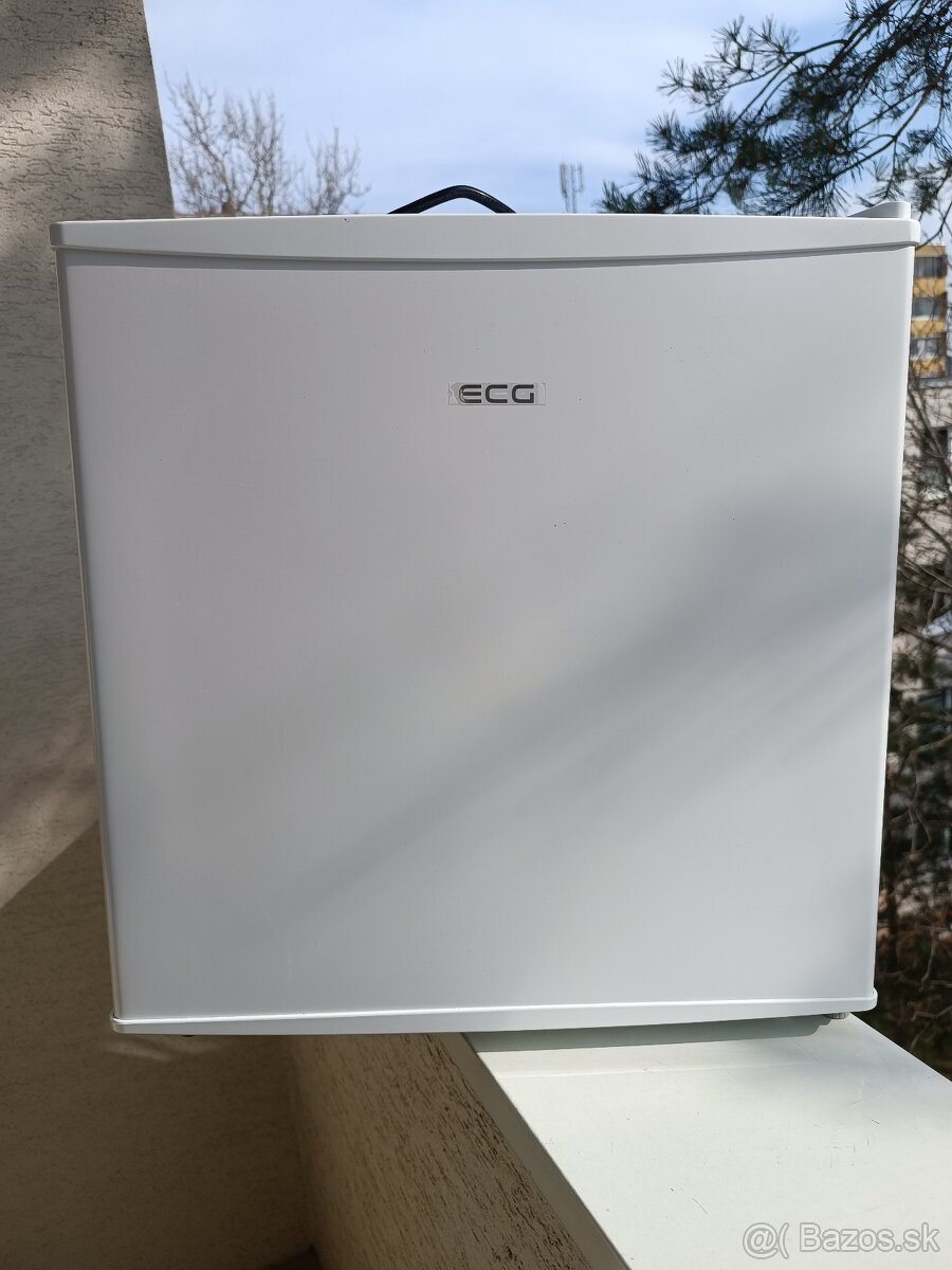 Ponúkam malú chladničku - 5