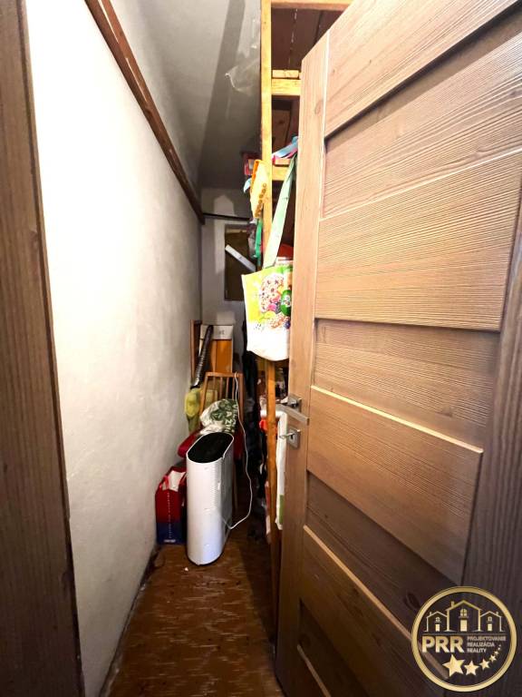 ZNÍŽENÁ CENA Pekný čiastočne prerobený rod.dom, V. Ch - 5