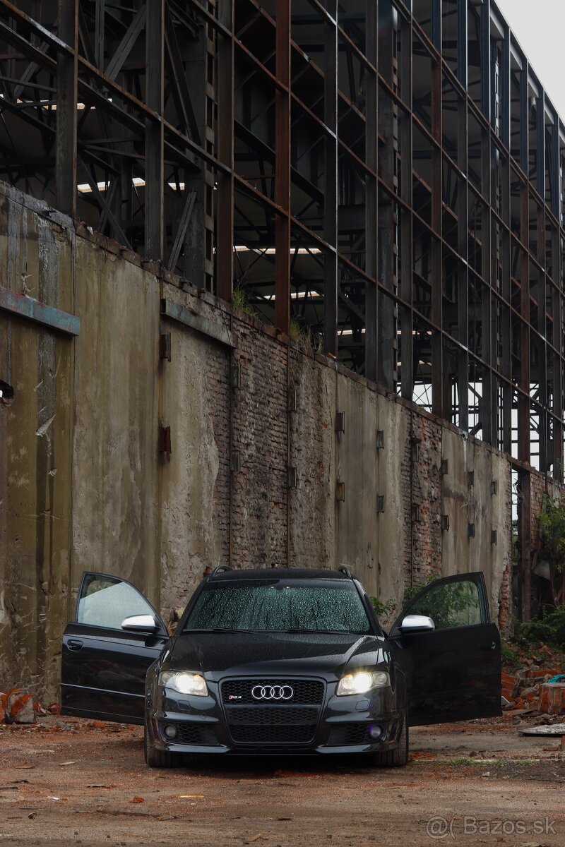 Audi RS4 avant b7 - 5