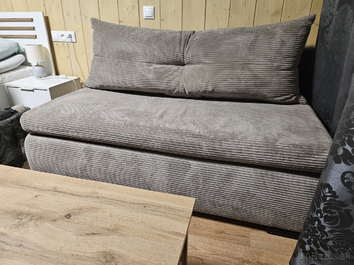 Elegantná rozkladacia pohovka – kompaktný gauč aj posteľ - 5